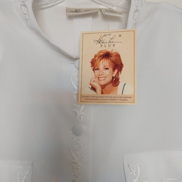 NOS W/Tag Kathie Lee White Blouse W/White Embroidery W/Side Slits On Bottom - Picture 11 of 16